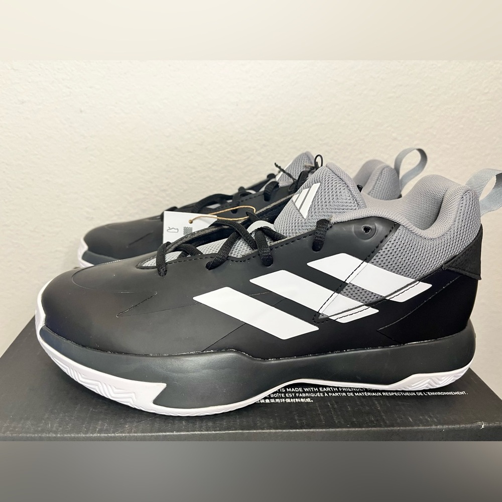 Adidas Unisex Basketball Shoes size Youth 6.5 and 7